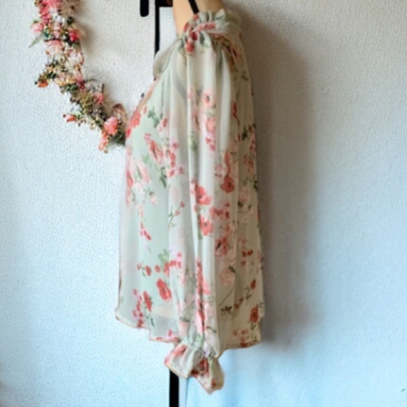 OLM Mint Green Floral Ruffle Trim Tie Neck Blouse
Size Large - Picture 9 of 15